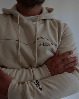 NOVÁ KOLEKCE, nové místo…SNĚŽKA, nejvyšší hora v Krkonoších.🏔️ Náš nejvýznamnější vrchol, který nás inspiroval k vytvoření...