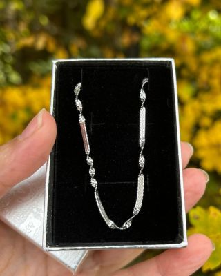 💥Šperk, který se přizpůsobí vám, ne vy jemu. ✨ Kolikrát jste se musela vzdát oblíbeného náhrdelníku, protože ztratil lesk,...