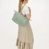 Dámská shopper taška Charm London Buckingham Mono 15,5L - světle zelená