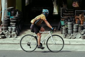 Jak vybrat tu nejlepší přilbu na elektrokolo? Rádce pro bezpečnou jízdu