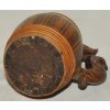dřevěný korbel vyřezávaný z roku 1913