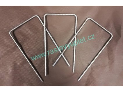 Ocelové kotvící skoby do země U-POL 15×7,5×15 cm × 3,5mm – balení 50 ks
