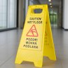 Bezpečnostní cedule 60 × 30 cm – Pozor! mokrá podlaha / Caution Wet Floor (CZ/EN)