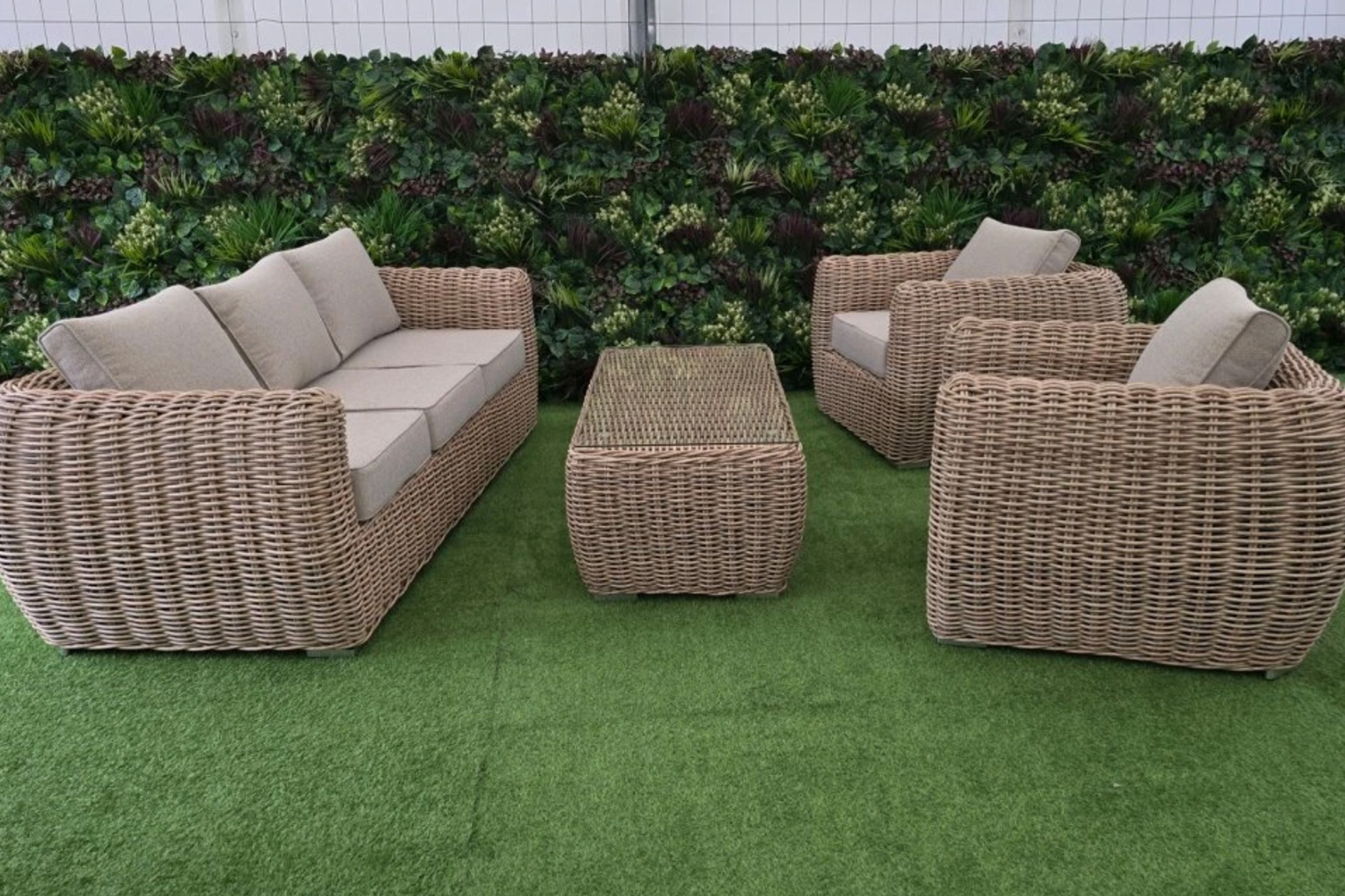 Aký ratanový nábytok je najpohodlnejší? Porovnanie sedenia, výšky a podušiek