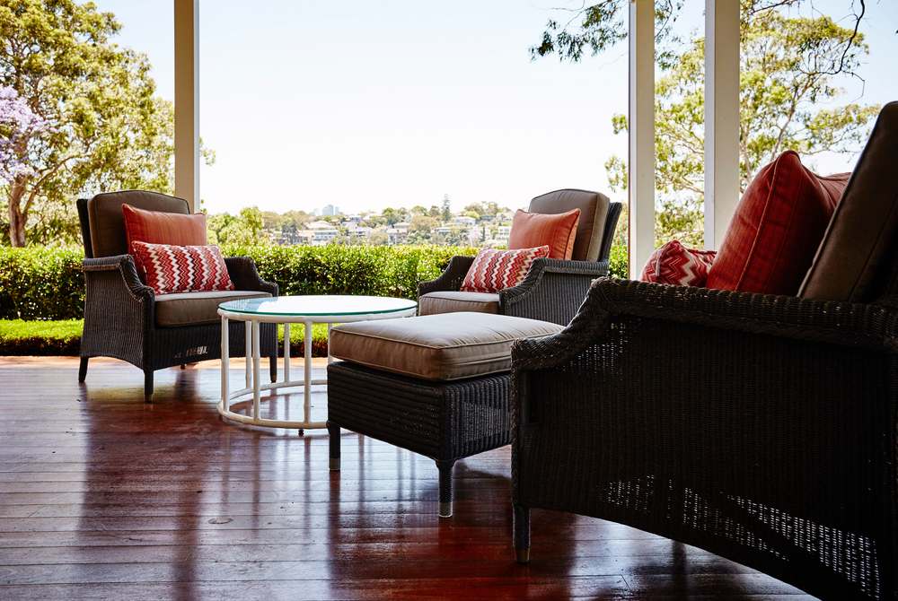 Poseďte si vonku štýlovo! Aký záhradný nábytok je trendy toto leto?