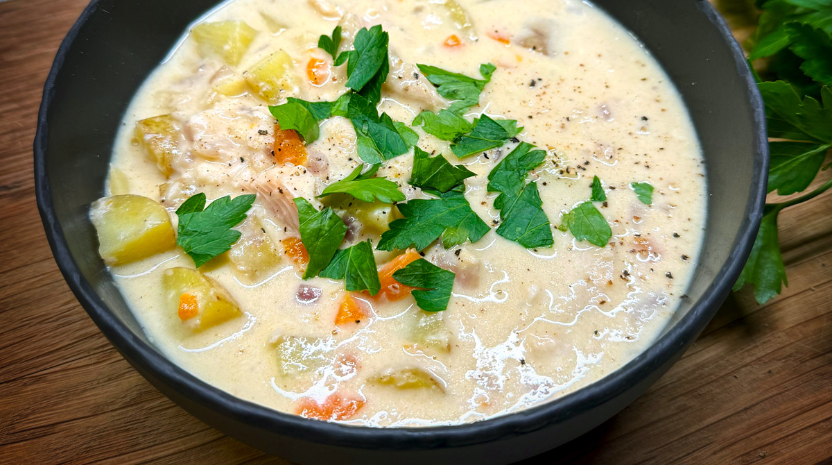 CREMESUPPE AUS GERÄUCHERTER FORELLE