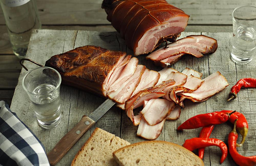 SCHWEINEBAUCH MIT KNOBLAUCH