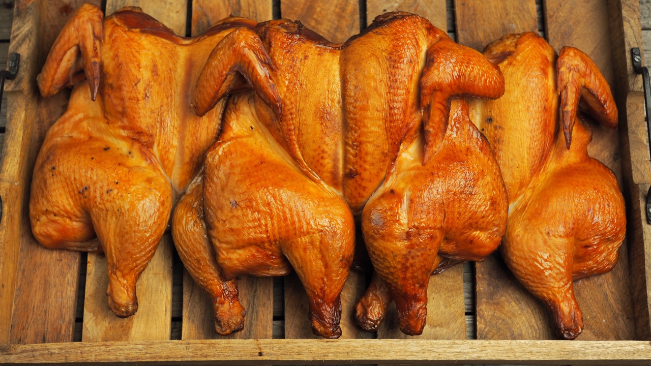 ECHT GERÄUCHERTES HÜHNCHEN