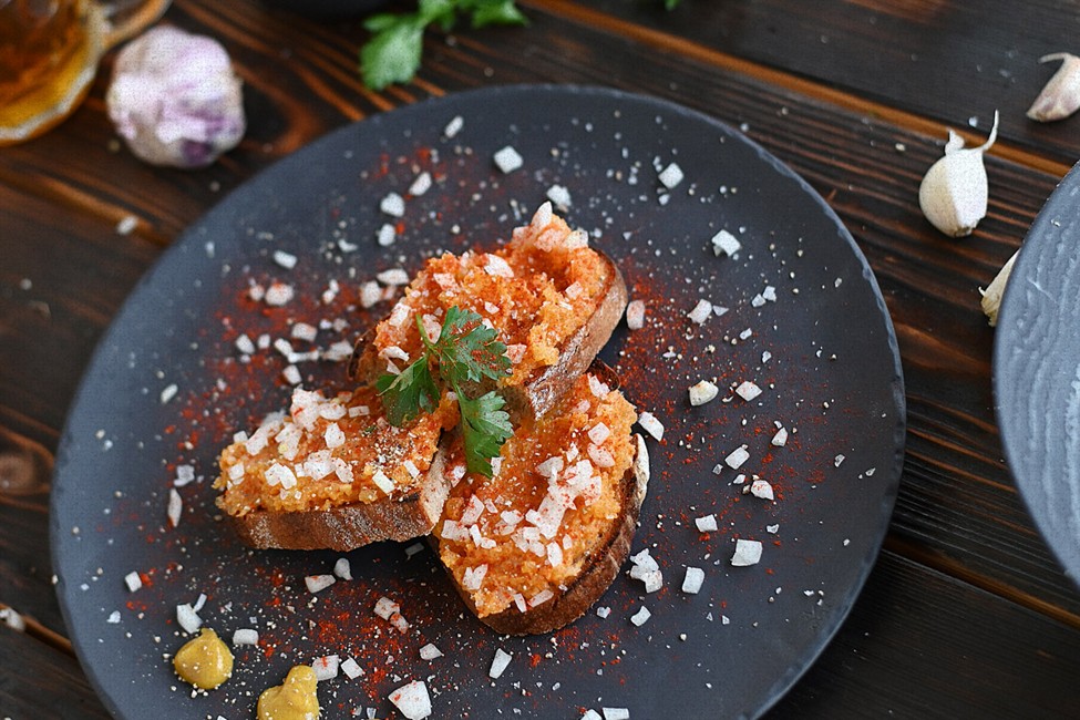 KALTGERÄUCHERTER HARZER KÄSE-TATAR À LA KAISER