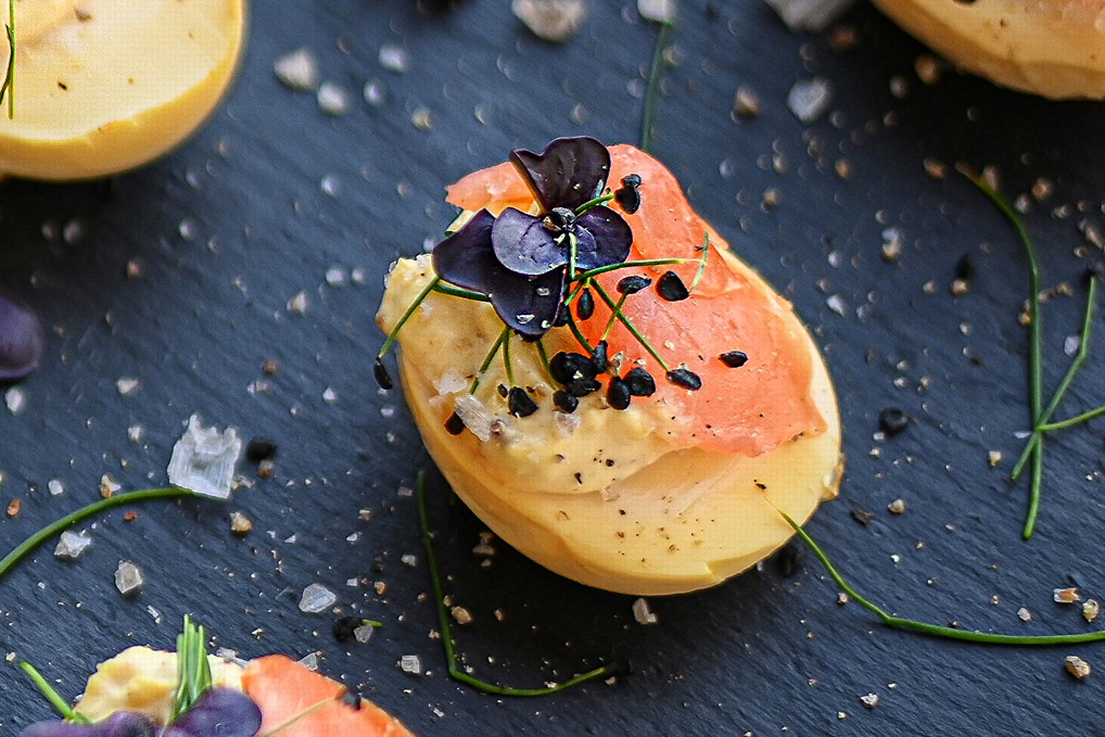 KALTGERÄUCHERTE GEFÜLLTE EIER