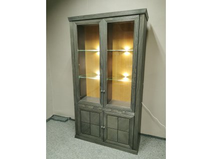 Nová hnědošedá vitrína masiv
