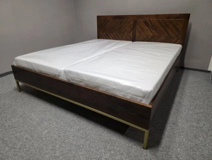 Nová manželská postel CALATRIA masiv akát