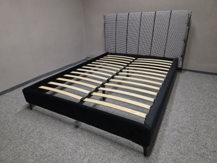 Nová postel s roštem 140x200 cm čalouněná černobílá