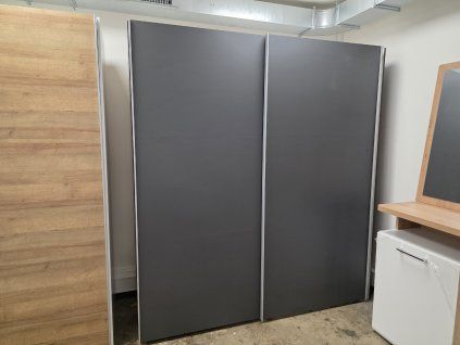 Nová šedočerná zašupovací skříň 2 dveře