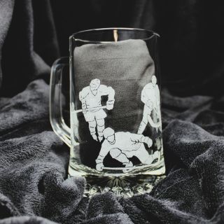 Už tu byli fotbalisti⚽, běžci🏃, biatlonisti🎿, cyklisti🚴‍♀️, ale hokejisty jsem dělala poprvé 🏒🏒🏒 #glass #glassengraving...