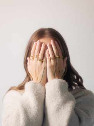 Ukážte to šperkami. Silu, odvahu, jedinečnosť. ✨ Pomôžeme Vám? Ravenna 🤍 #sperky #doplnky #nehrdzavejucaocel #ravenna_sk