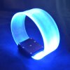 LED magnetický svietiaci náramok - modrý