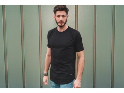 Erweitertes schwarzes T-Shirt