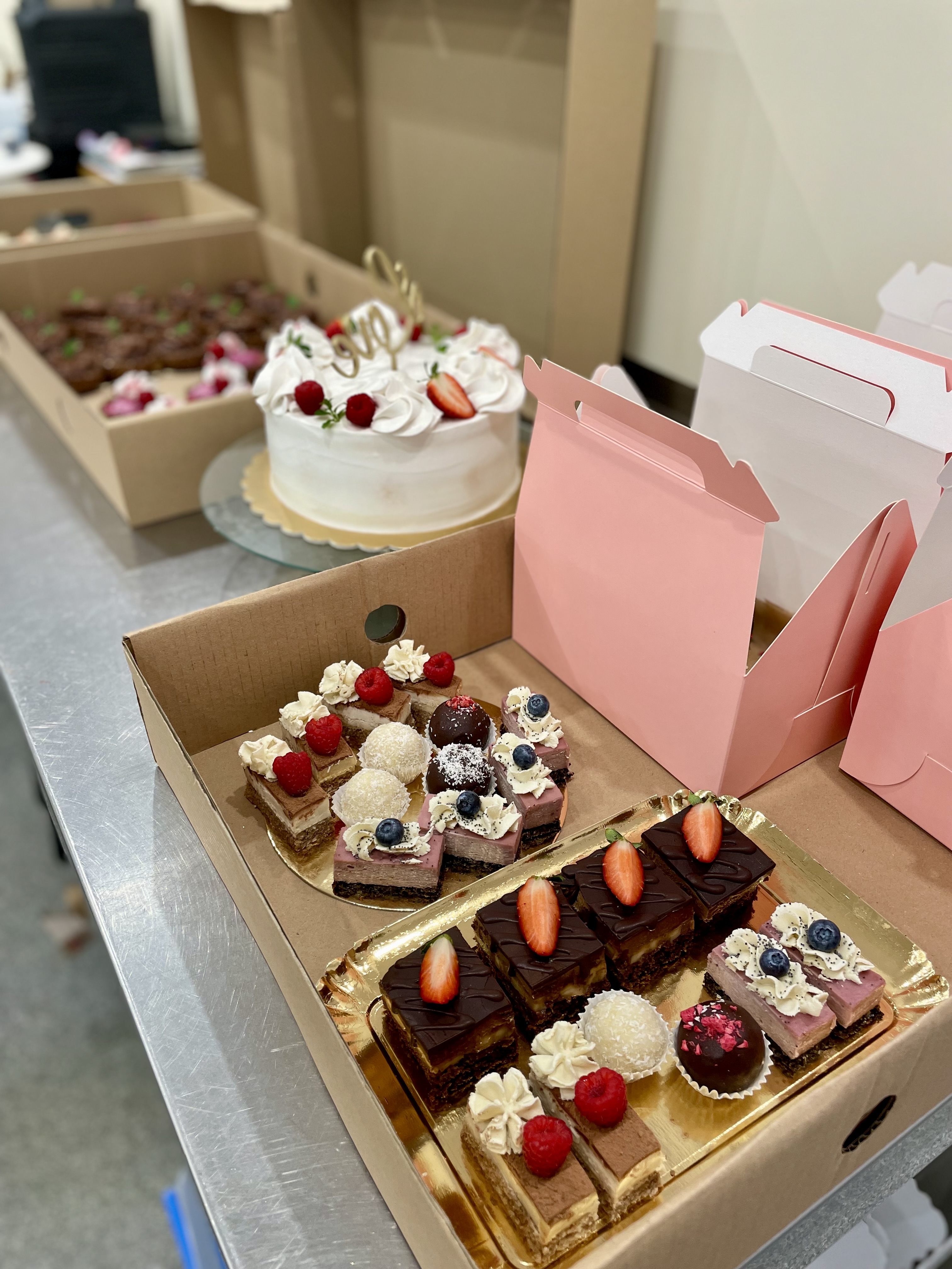 Svadobná torta s kvetmi