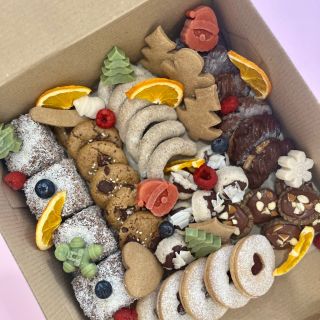 OBJEDNÁVANIE ZASTAVENÉ 🍰 🎄✨ ČAROVNE SLADKÉ VIANOCE S RAWLIOU ✨🎄 Vegan 🌱 & gluten free 🌾❌ Rozvoniavajúce, plné lásky a...