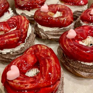 Sladký valentín plný srdiečok ❤🍰 Našu ponuku nájdete na našom eshope: www.rawliacakes.sk #rawliaveganzakusky...