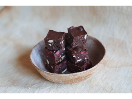 Raw vegan višňový nugát