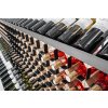 patrovy stojan na vino raxi  s lištou pro popisování denní nabídky vín