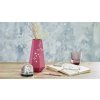 kreativní výzva - pomalovaná růžová váza na stole
