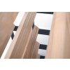 jasanové hranoly ve stojanu - detail dřeva