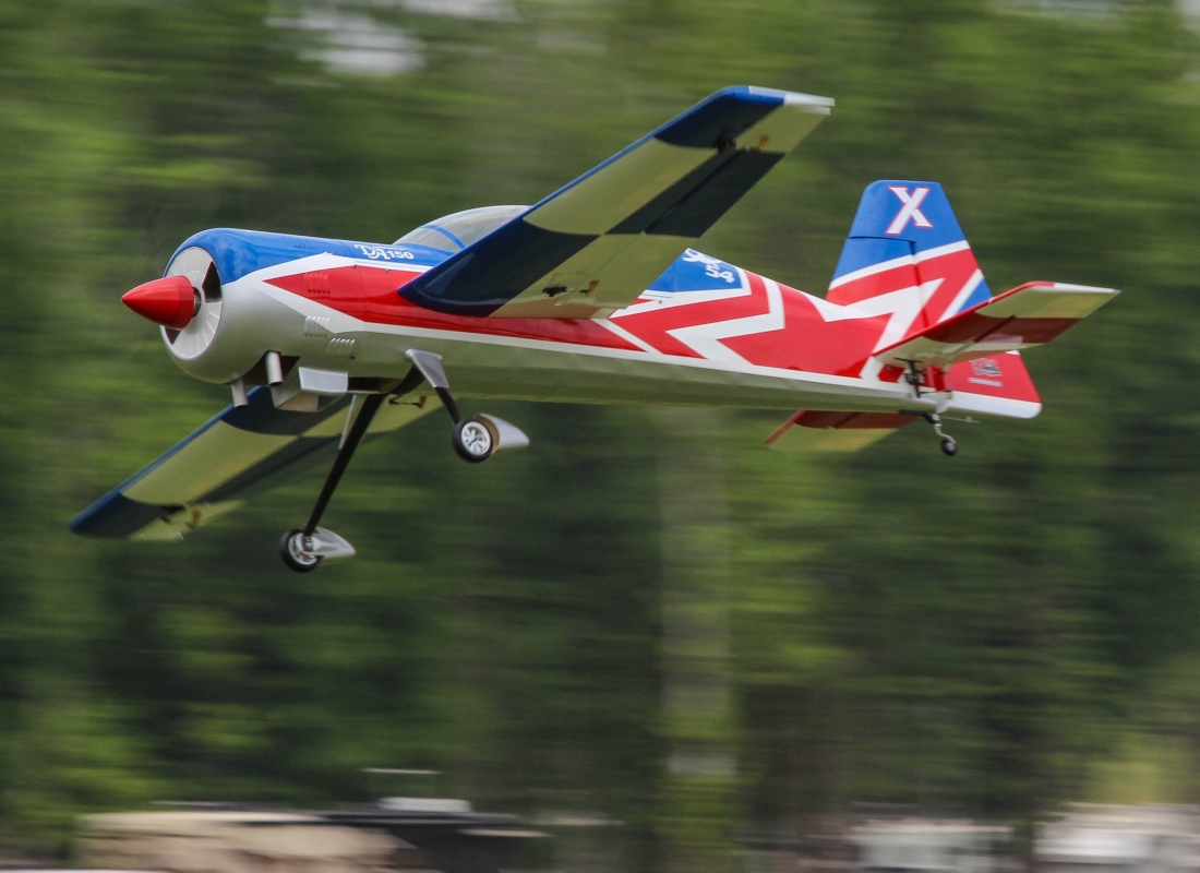 Fotografie produktu: ExtremeFlight 110" Yak 54 EXP červená/bílá 2,79m