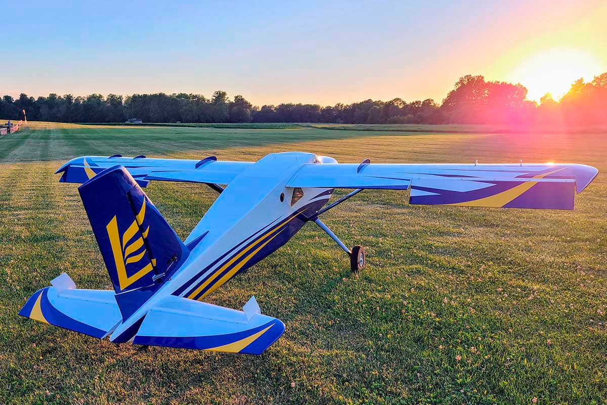 Fotografie produktu: Legacy Aviation 120" Turbo Bushmaster V2 - Modrá/Bílá/Žlutá 3,06m