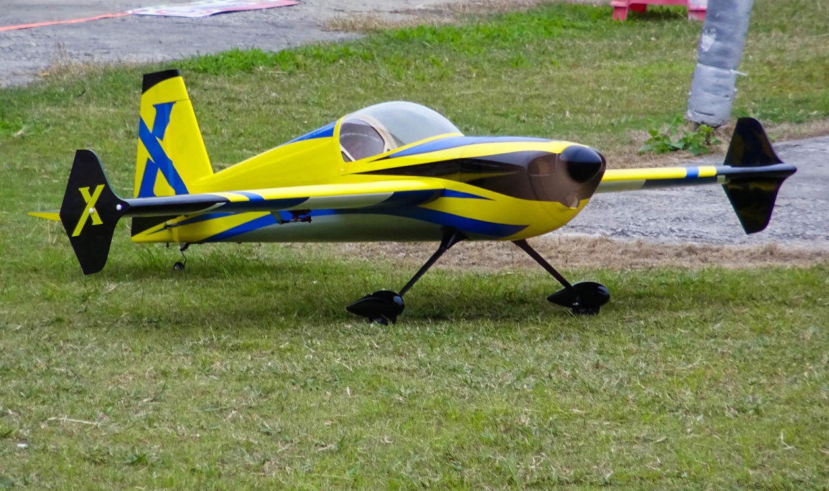 Fotografie produktu: ExtremeFlight 74" Slick 580 EXP - Žlutá/Modrá 1,87m