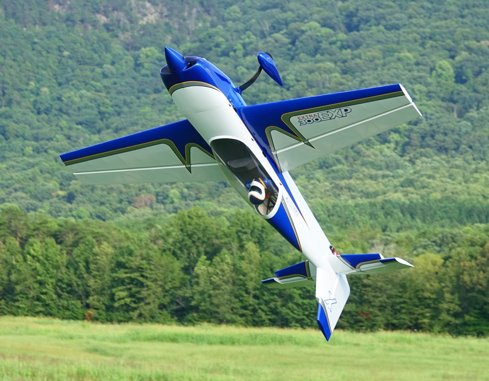 Fotografie produktu: ExtremeFlight 91" Extra 300 V2 EXP - Modrá/Bílá 2,31m