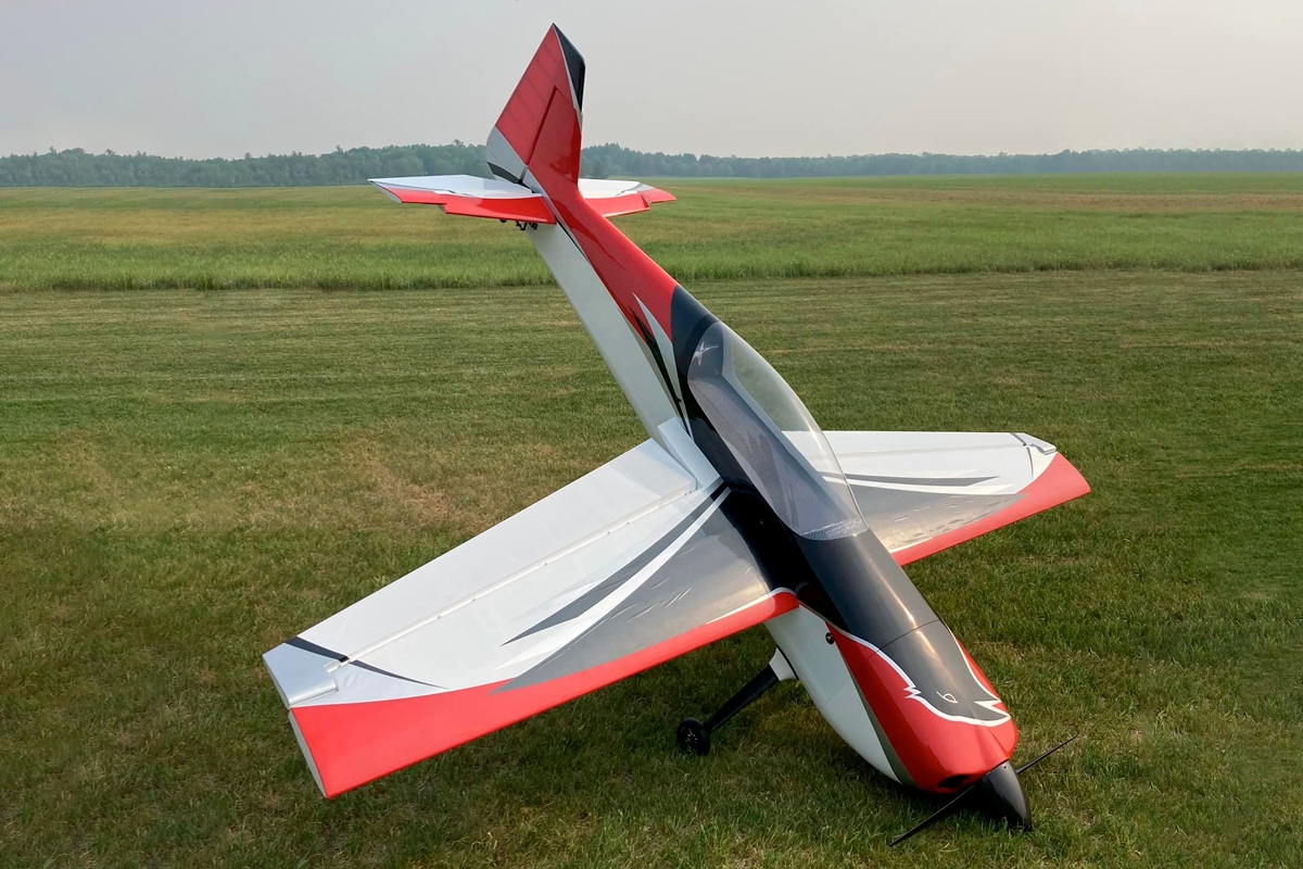 Fotografie produktu: AJ Aircraft 106" Raven DT ARF - červená/černá