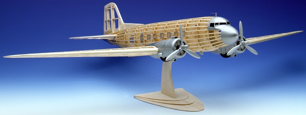 Fotografie produktu: Guillow Douglas DC-3 (876mm)