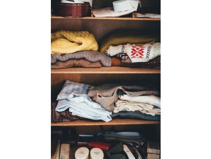 obleceni cabinet 1853504 640