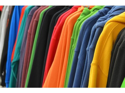 obleceni sweatshirts 428607 640
