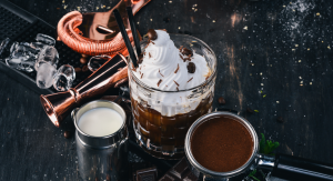 Alkohol a káva v jednom? Toto je 5 alkoholických kávových nápojov ideálnych na horúce letné večery