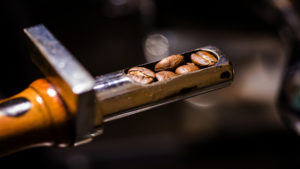 Kofeín a jeho účinky na naše telo: Čo s nami robí pravidelná konzumácia?