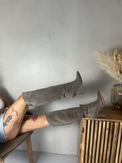 Čižmy na podpätku z brúsenej kože