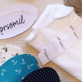 Aj tento týždeň zostávame pri téme - dojčenie. V chlapčenskej verzii. Chalani si zaslúžia viac ako tričko s bagrom 🩵...