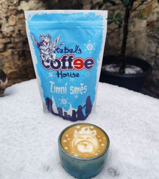 ZIMNÍ SMĚS naše další novinka nejen pro chladné dny... Máme pro Vás kávovou směs ze 100% arabic, která zahřeje díky chuti...