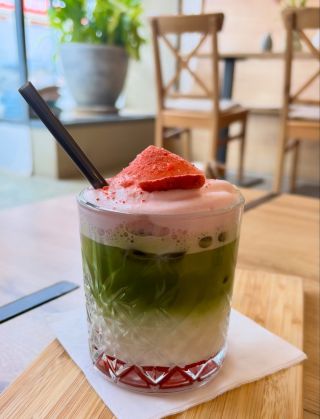 Matcha Cold foam Matchu připravujeme již dlouho, ale máme pro Vás novinku! Co je Matcha Cold foam? Ovocné pyré, ovesné...