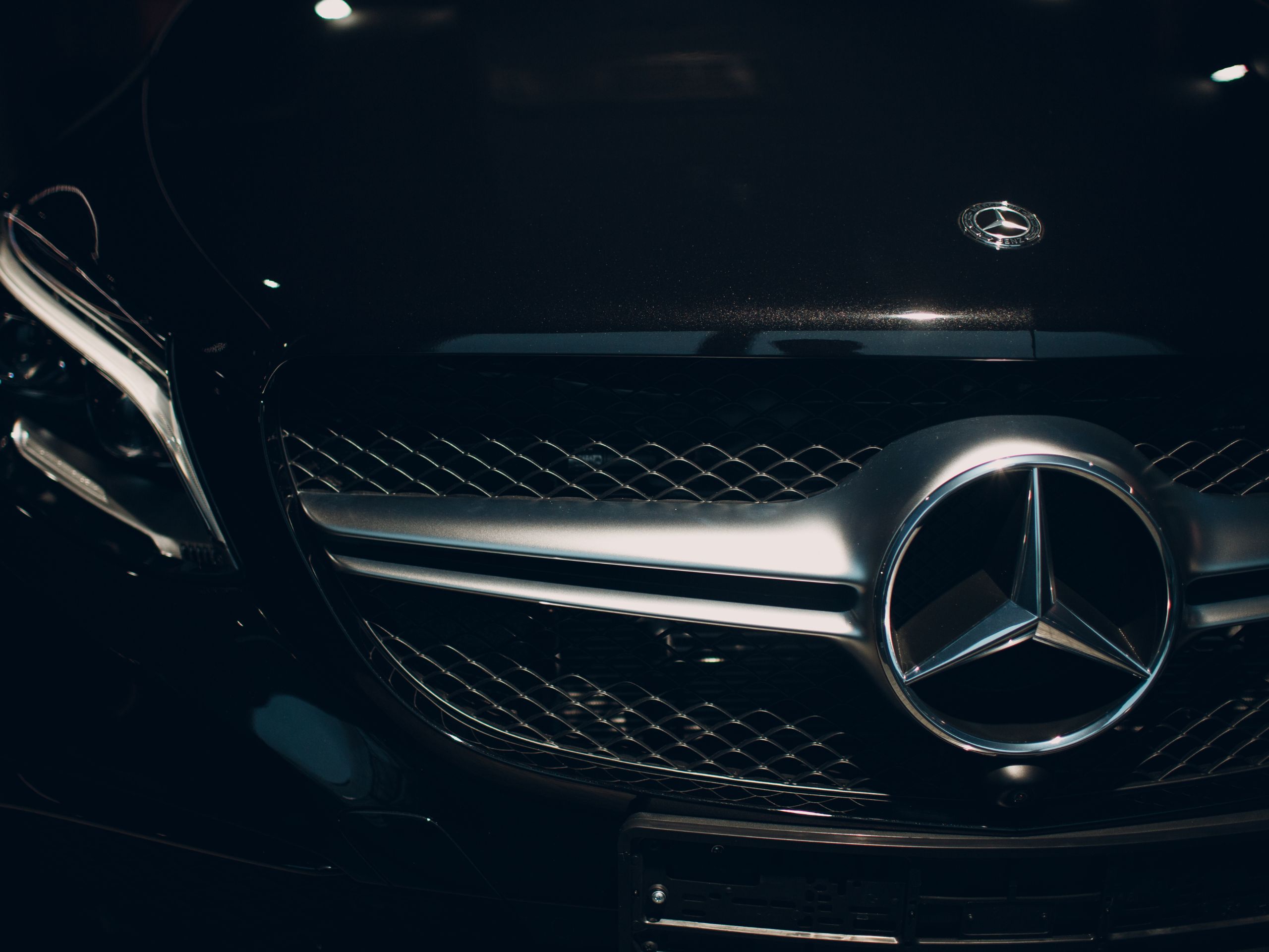 Naše vestavby do aut jsou i v západních Čechách v autosalonu Mercedes-Benz S.&W. Automobily