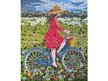 Žena na kole na rozkvetlé louce