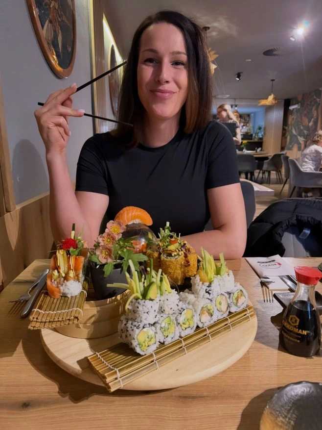 Nepřiznává se mi to lehce, ale dnes je výročí mého data výroby 😀 25.3.1986 🙈 Ano jsem oficiální MILFKA🤣