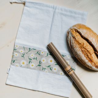 🎄 Už víte, komu nadělíte pečící set k Vánocům? 🎁✨ Set obsahuje lněný pytlík na pečivo a omyvatelný pečící papír –...