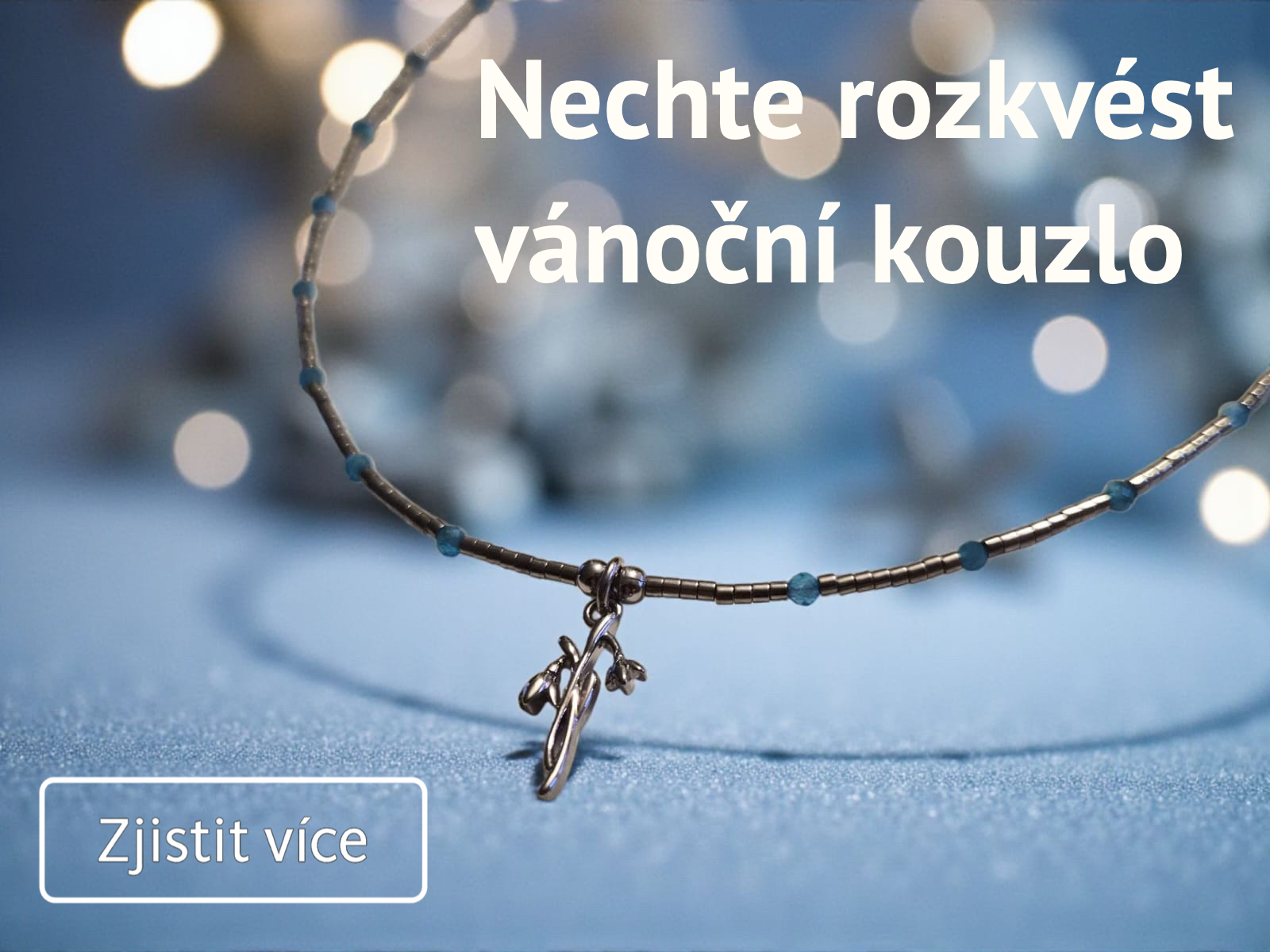 Náhrdelník se sněženkou se zasněženým pozadím