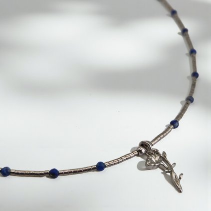 Rhodiovaný náhrdelník povijnice a lapis lazuli - mosazný přívěsek, stříbrné prvky (Ag 925)