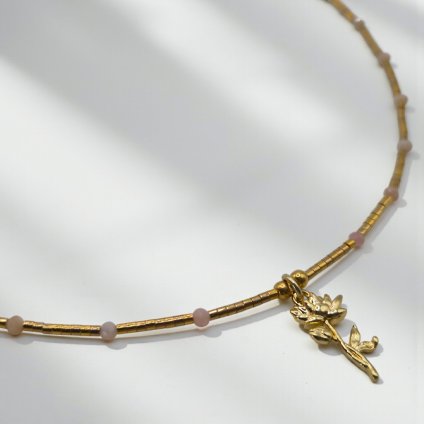 Pozlacený náhrdelník leknín a růžový opál - mosazný přívěsek, stříbrné komponenty (Ag 925)